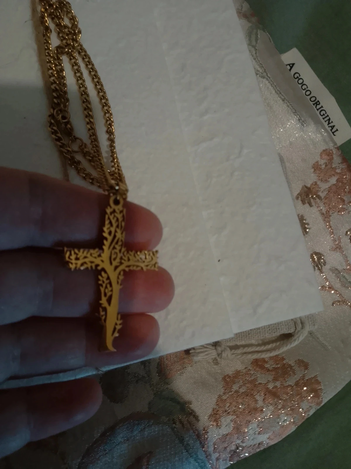 Collar cruz de acero inoxidable dorado – photo 2